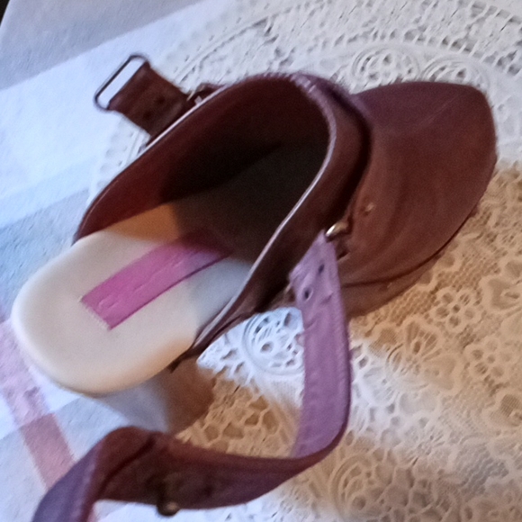 C.label leather maroon clogs - Picture 3 of 9
